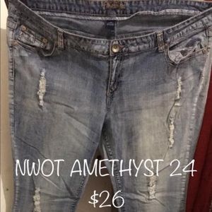 NWOT Amethyst size 24